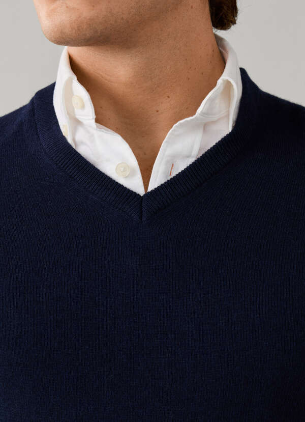 Merino Wool-Cashmere Blend V-Neck Jumper - 2