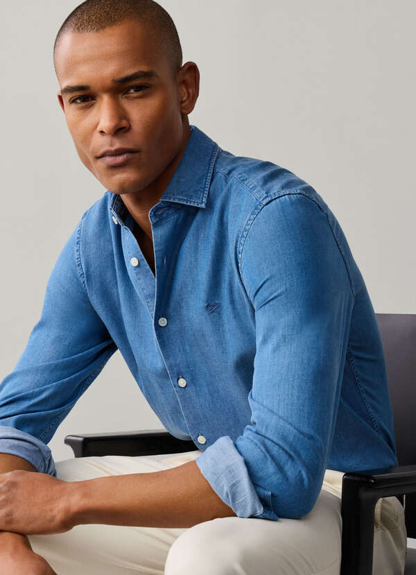 Tailored Fit Light Wash Denim Shirt Tailored Fit Light Wash Denim Shirt